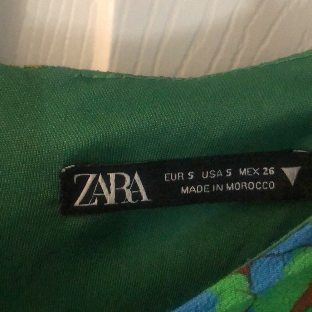 Zara NWOT Floral Ruched dress - Picture 4 of 9